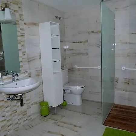 Garazar Hotel *